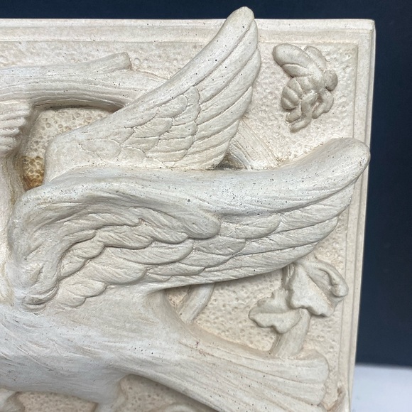 Classic Cardinal Bird Wall Plaque - Picture 4 of 12